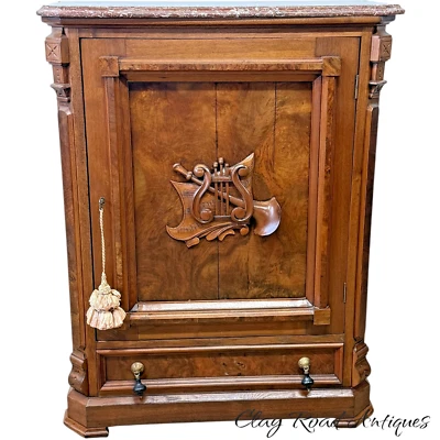 Antigua mesa consola victoriana de nogal burl credenza con tapa de mármol tallada en 1860 Foto 1 de 4
