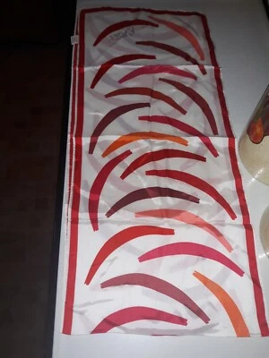 Bufanda vintage AVON lápiz labial esmalte de uñas rojo blanco 51x11 limpio Foto 1 de 4