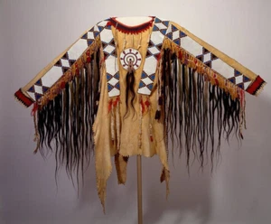 Vecchia camicia da guerra americana fatta a mano beige pelle di cervo scamosciata perline Powwow Regalia nuova con etichette - Foto 1 di 2