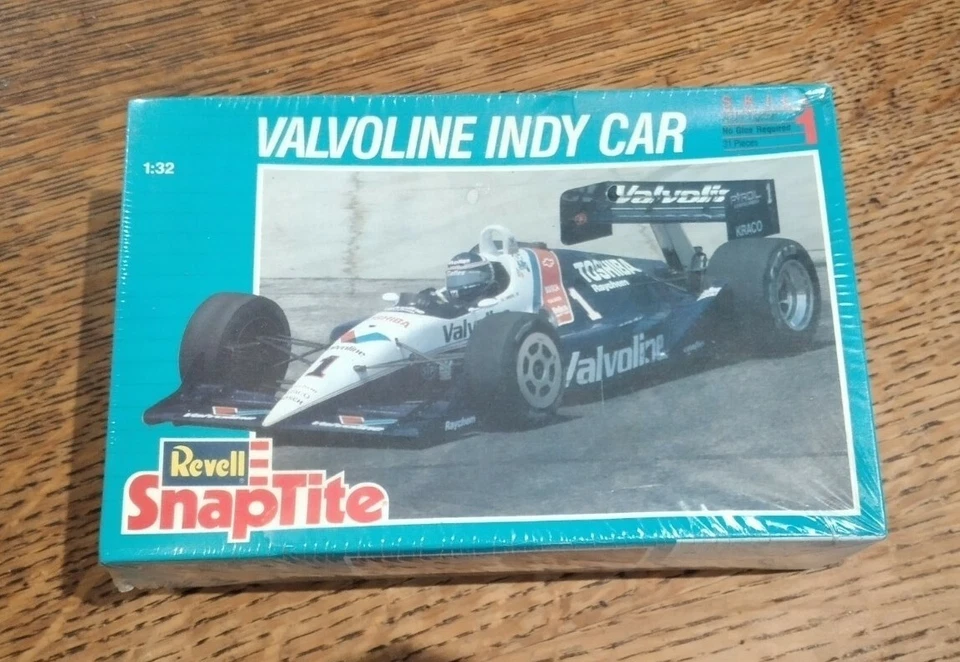 Revell Snaptite 1990 Al Unser Jr. Valvoline Indy Car 1:32 - Image 1 of 4