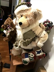 Großer, dekorierter Weihnachtsbär Weihnachtsmann auf Holzständer - Bild 1 von 10