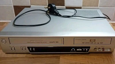 Grabadora VHS Daewoo Combi DF-4700P Gris Plateado Repuestos o Reparación Solo Piezas Foto 1 de 4