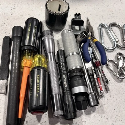 Lote de herramientas, sierras al por mayor Klein, Lenox, luz MAG. Foto 1 de 4