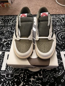 Travis Scott x Air Jordan 1 Low Retro OG SP Medium Olive Herren 10,5 Dead Stock - Bild 1 von 9