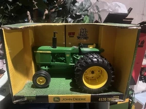 Ertl 2005 1/16 scale John Deere 4520 tractor w/rear Duals die-cast green/yellow - Picture 1 of 5
