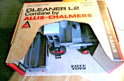 1. 32 scale allis-chalmers gleaner  l2 combine harvester - Image 1 of 4