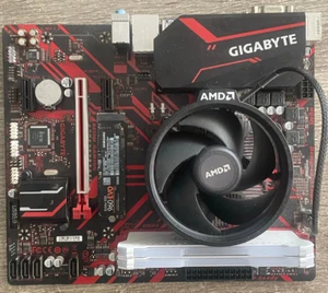 GIGABYTE B450M GAMING AMD Ryzen 5 3600 6-Core DDR4 16 GB SAMSUNG 500GO SSD M.2 - Photo 1/3