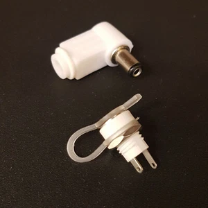 Enchufe de CC de 2,1 mm x 5,5 mm en forma de L y enchufe de montaje en panel enchufes de CC - BLANCO + CUBIERTAS - Imagen 1 de 11