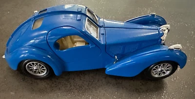 Miniature Burago Bugatti Atlantic 1936 bleue, 1/24e - Photo 1/3