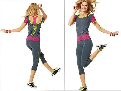 ZUMBA FITNESS ~ ¡JUEGO DE 3 PIEZAS! Leggings Capri, Sujetador Deportivo con Espalda Corredora en V y Camiseta DIVERTIDA Foto 1 de 4