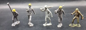 Vintage 5 Louis Marx Company WW2 Toy Soilders Walking Plastic White and Green - Picture 1 of 12