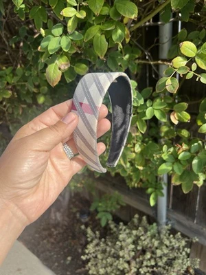 Diadema Burberry de seda con patrón de cuadros a cuadros Foto 1 de 4