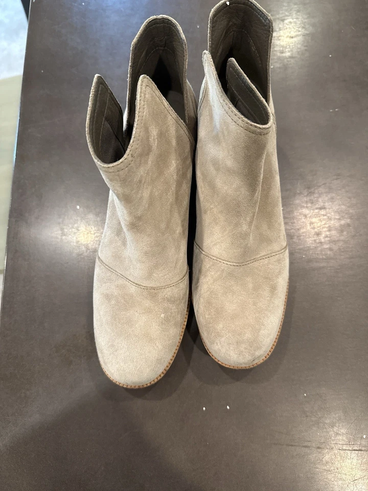 Sorel Women’s Suede Booties Size 9.5 Beige Ankle Boots Chunky Heel Slip On - Image 1 of 4