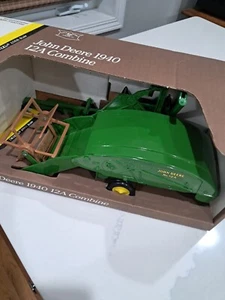 VTG~ JOHN DEERE 1940 12A COMBINE~ ERTL ~ 1:16~ NEW IN BOX ITEM #5601~MINT! - Picture 1 of 13