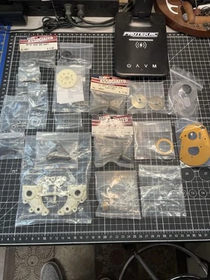 Associated RC 10 Stealth OG Transmission Kit ** NEW **W/ Box & Manual #6560 - Image 1 of 4