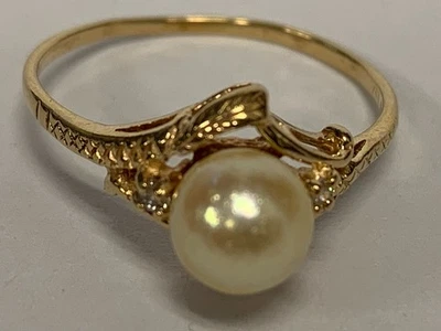 Кольцо ESTATE из желтого золота 10 карат с КУЛЬТИВИРОВАННЫМ ЖЕМЧУГОМ И БРИЛЛИАНТАМИ - Изображение 1 из 4