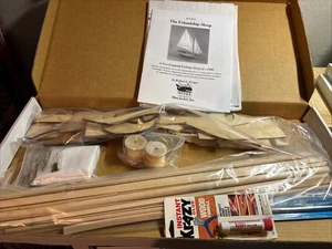 Lachender Wal Maine Freundschaft Schaluppe Holz Modellbausatz Neu aus altem Lagerbestand in offener Verpackung - Bild 1 von 3