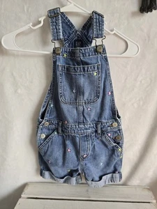 GAP Mädchen Jeans Shortalls Gr. S blau Jeanslatzhose mit Rollsaum Sterne - Bild 1 von 4