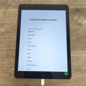 Apple iPad Air 1st Gen. A1474 16GB Wi-Fi Space Grey iOS 12.5.5 - Crack On Screen - Picture 1 of 2