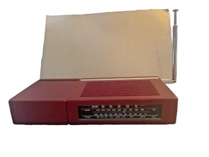 Vintage Telefunken Ticcolo 101 Uhrenradio/i3 German Clock Radio Red Bakelite - Picture 1 of 17