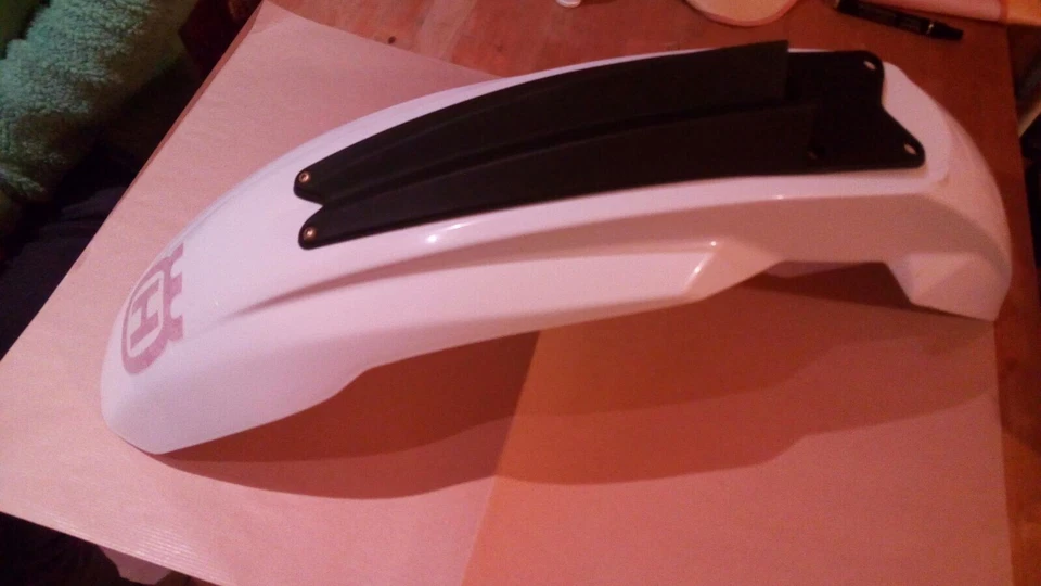 Husqvarna TE TC CR WR 125 250 450 510 610 new Original white front fender Oem  - Immagine 1 di 1