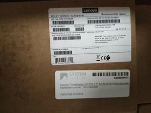 * Lenovo 7XH7A0590 DCG ThinkSystem Backplane Kit ST550 2.5 Zoll SATA/SAS 4-B * - Bild 1 von 1