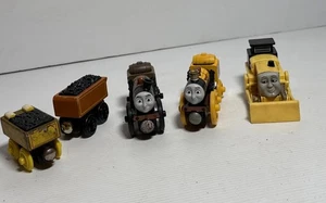 5X Thomas The Train Wooden Magnetic Train Engines Carriages Learning Curve - Picture 1 of 13