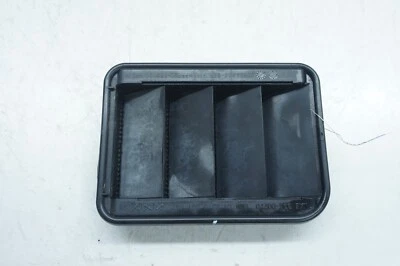 Оригинальный напорный вентиляционный отверстие для правой задней четверти 2017-2021 BMW 230i F23 608290 - Изображение 1 из 4