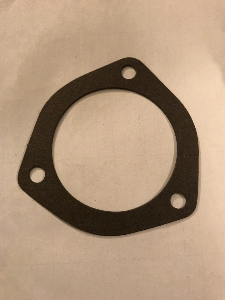 НАКЛЕЙКА ПРОКЛАДКА КРЕПЛЕНИЯ ВОДЯНОГО НАСОСА TRIUMPH TR6 1969-1974 - Изображение 1 из 1