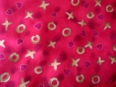 3-1/4 yardas oro x's & o's con corazones en rojo 100% algodón estilos de texto fuera de stock Foto 1 de 3