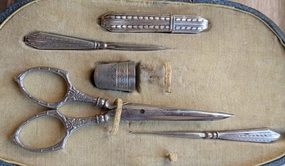 HERMOSO JUEGO DE COSTURA ANTIGUO FRANCÉS ESTUCHE CAJA 5 ARTÍCULOS Foto 1 de 4