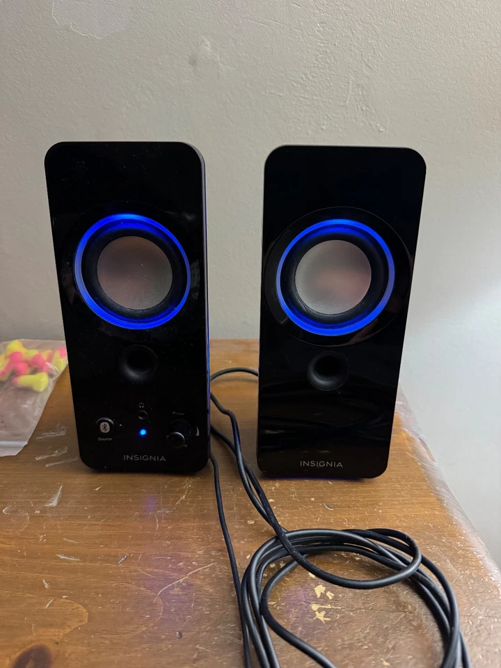 Insignia NS-2810BT Portable Speaker System - Image 1 of 1