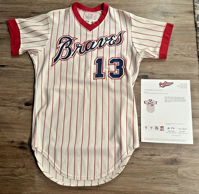 **MUY BONITO** 1977 Jerry Royster ATLANTA BRAVES Camiseta deportiva a rayas usada en juegos local Foto 1 de 4