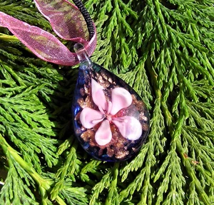 Murano Style Dichroic Glass Pink Flower Tear Drop Shaped Pendant - Free UK Post - Picture 1 of 5