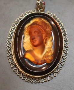VTG AMBER GLASS CAMEO PENDANT NECKLACE - Picture 1 of 4