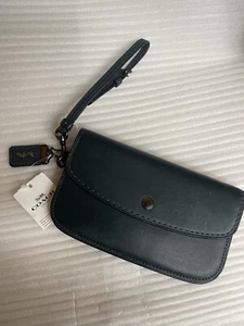 NEW COACH 1941 GLOVETANNED LEATHER CYPRESS GREEN CLUTCH WRISTLET 29770 - Picture 1 of 5