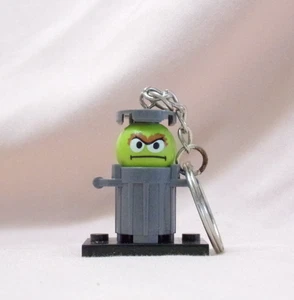 MINIFIGURE KEYCHAIN - Sesame Stret - OSCAR the GROUCH *New* Pendant Bag Charm - Picture 1 of 6