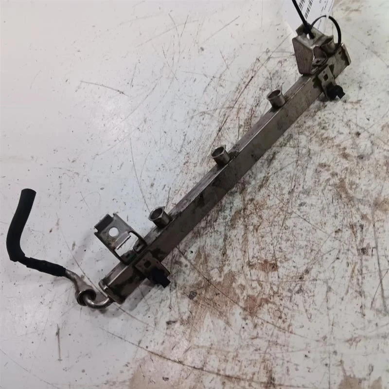 Barra de montaje de inyector de inyección de riel de combustible Ford Fiesta 2016 2017 2018 2019 Foto 1 de 4