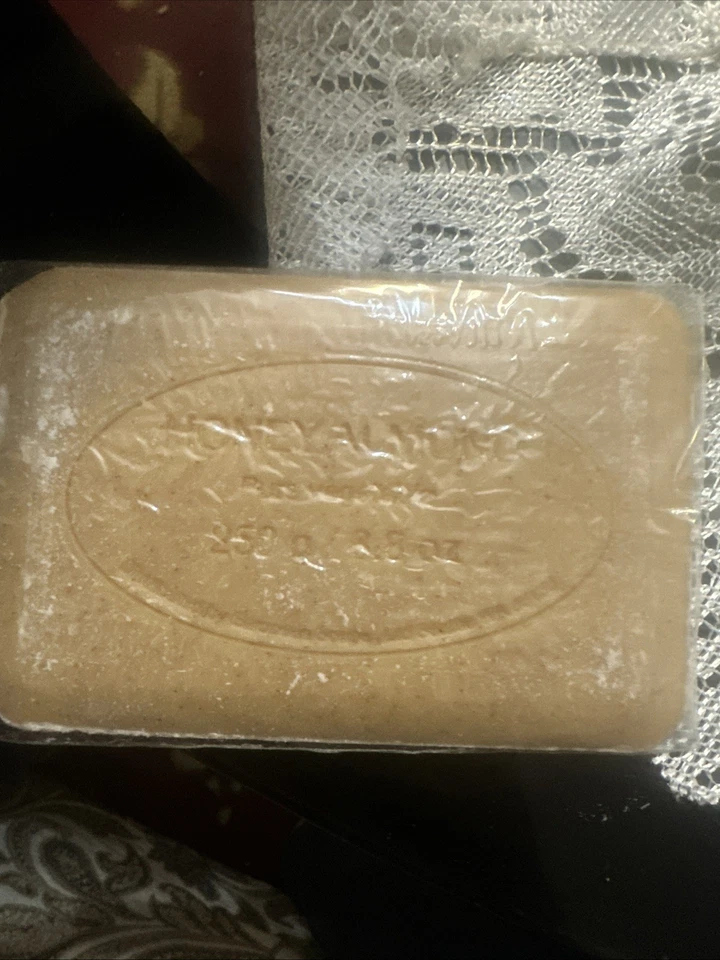 Pre de Provence HONEY ALMOND 250 Gram French Soap Bath Shower Bar Shea Butter - Image 1 of 1