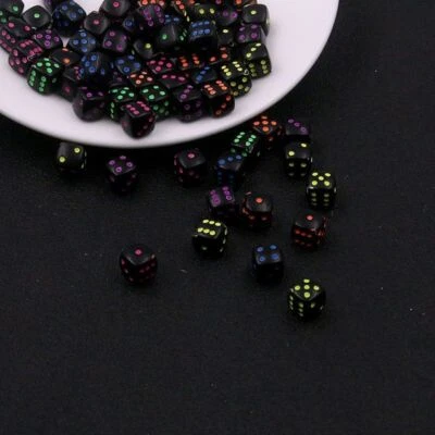 50pcs Plastik Standard Sechs Seite Würfel Abstand Perlen Für DIY Armband Schmuck - Bild 1 von 4