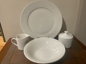 Libbey Tableware White Embossed Holly Serving Set BOWL PLATTER CREAMER SUGAR - Picture 1 of 7