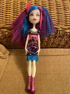 2015 Monster High Electrified Hair-Raising Ghouls Ari Hauntington Doll - Picture 1 of 8