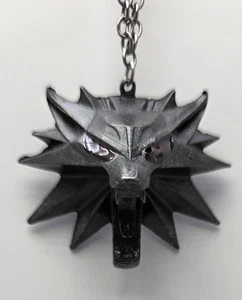 The Witcher Wolf Medaillon mit Kette Metallauge beschädigt - Bild 1 von 8