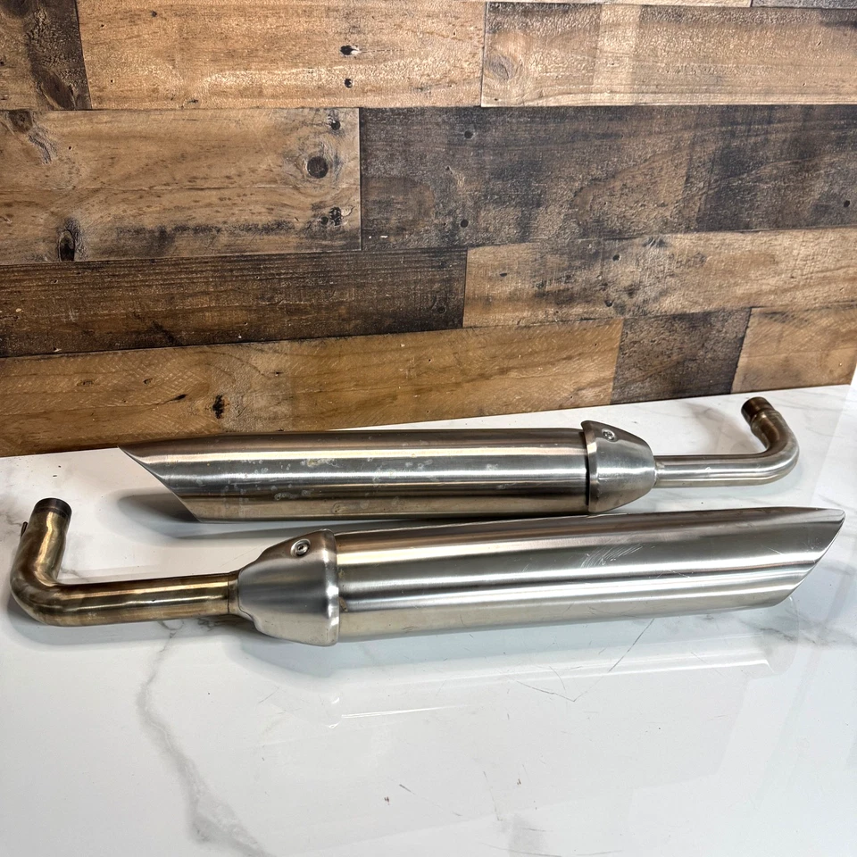 Par de silenciadores de escape Triumph Bonneville Bobber 17-22 stock OEM Foto 1 de 4
