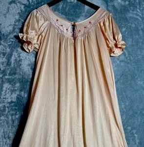 VTG 60s 70s Coral Satin Night gown Embroidery Floral Sleep Dress Cottagecore M - Picture 1 of 15