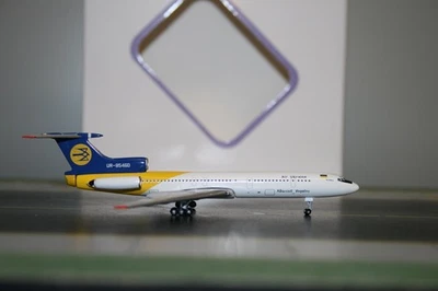Aeroclassics 1:400 Air Ukraine Tupolev TU-154 RA-85460 (AC411188) Model Plane - Image 1 of 4