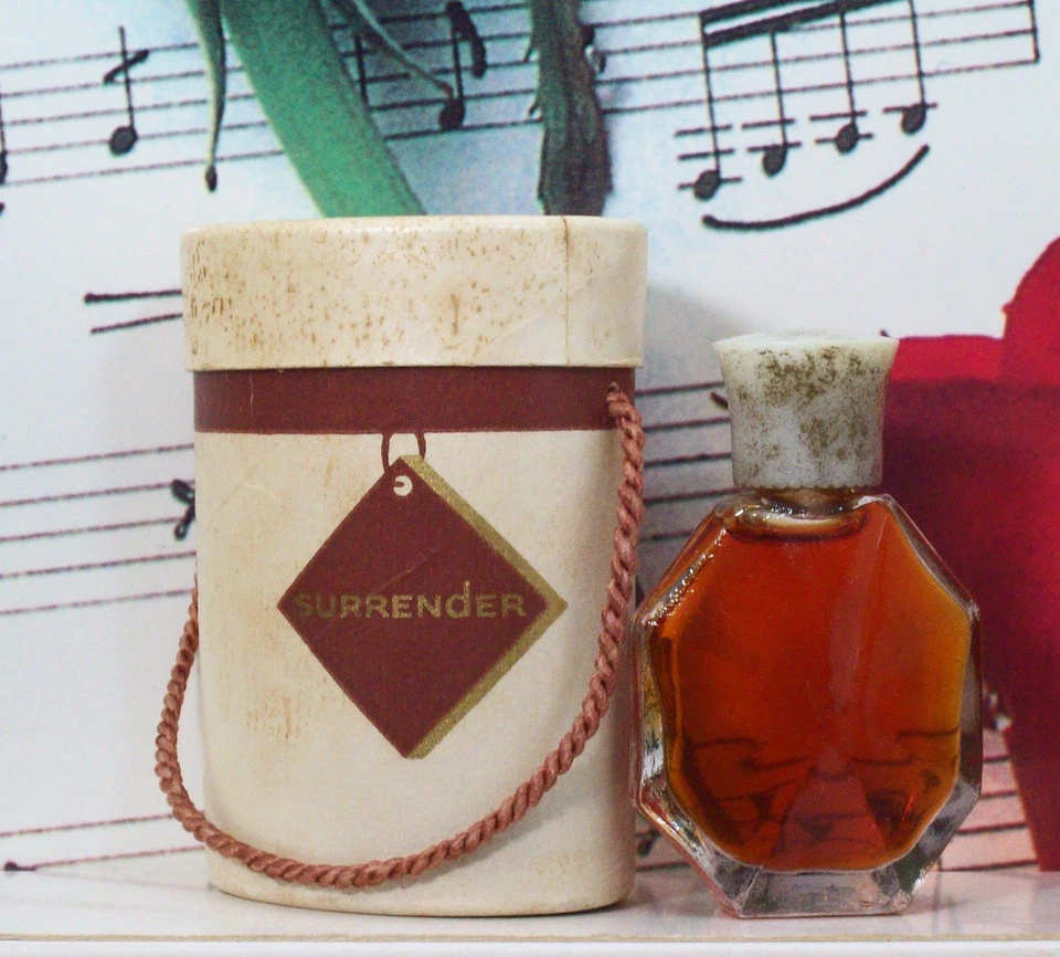Surrender Parfum Micro Mini 1.25 Dram de Ciro. Vintage.  Foto 1 de 1