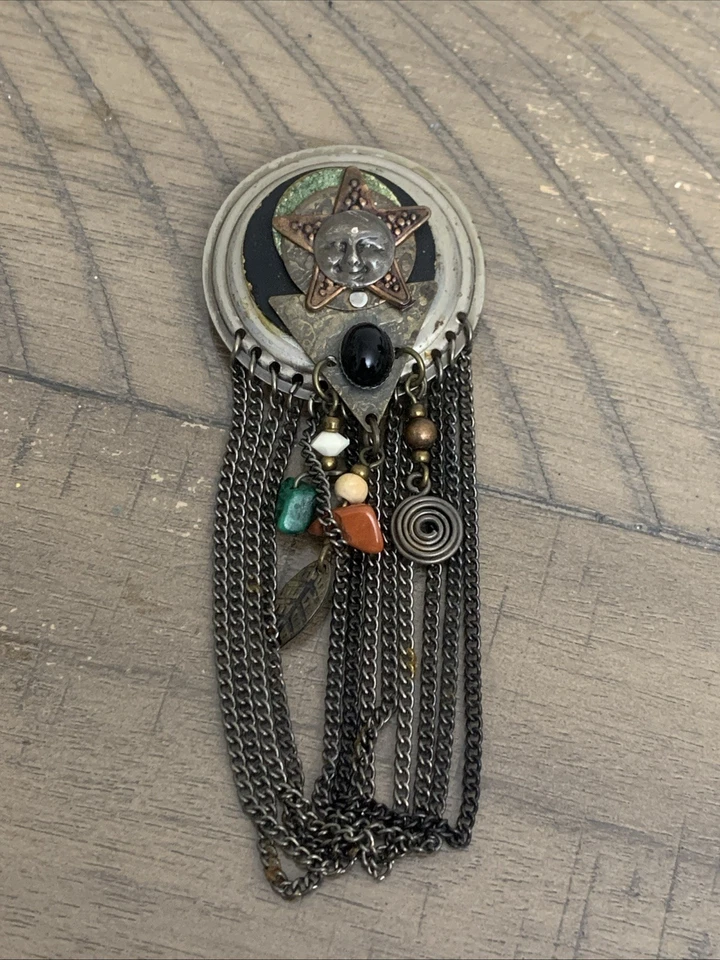 Talismán protector Tabra artesanal de plata de ley, mezcla de metales, esmalte y cuentas Foto 1 de 4