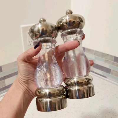 Винтажная мельница для соли и перца Olde Thompson набор акриловый люцит матовый хром - Изображение 1 из 3