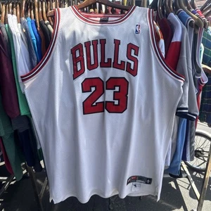 Michael Jordan 1997-98 Chicago Bulls White Authentic Nike Jersey Size 50 - Picture 1 of 10